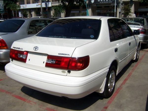 Toyota Premio 照片3