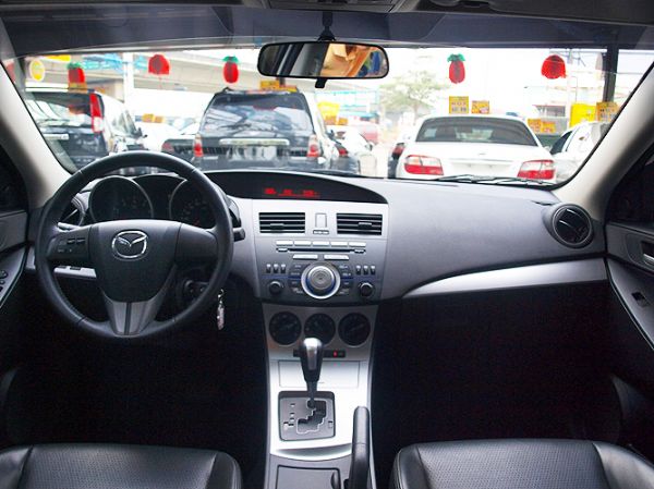 《年代》2011 馬自達 MAZDA3  照片4