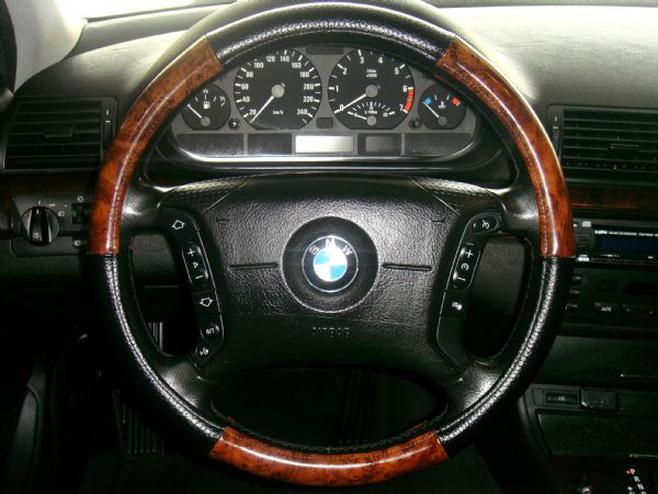 BMW 318i 03年 白色 1.9 照片2