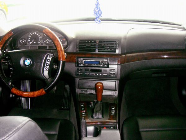 BMW 318i 03年 白色 1.9 照片4