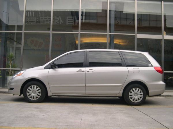 TOYOTA SIENNA LE 3.5 照片3