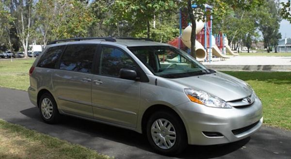 TOYOTA SIENNA LE 3.5 照片1