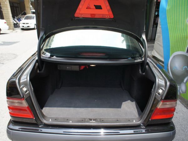 02 BENZ E 240 2.6 照片9