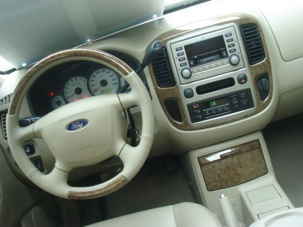 05 FORD ESCAPE 2.0 照片4