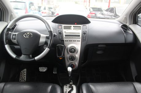 Toyota豐田 Yaris  照片3