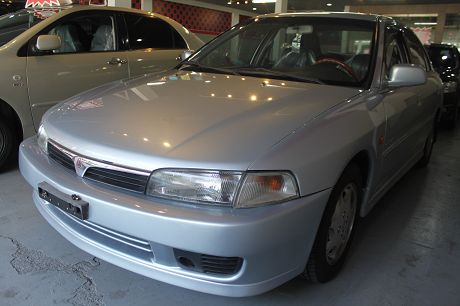 1998年三菱 Virage 照片1