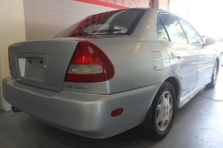 1998年三菱 Virage 照片10