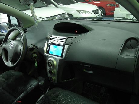 Toyota豐田 Yaris  照片6