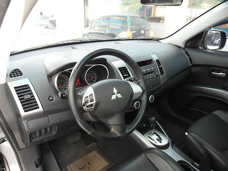 Mitsubishi Outlander 照片2