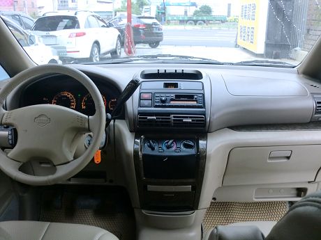 Nissan 日產 Serena QRV 照片2