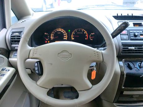 Nissan 日產 Serena QRV 照片5