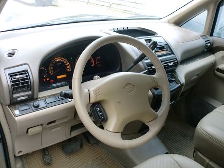 Nissan 日產 Serena QRV 照片6