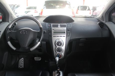 Toyota豐田 Yaris  照片2