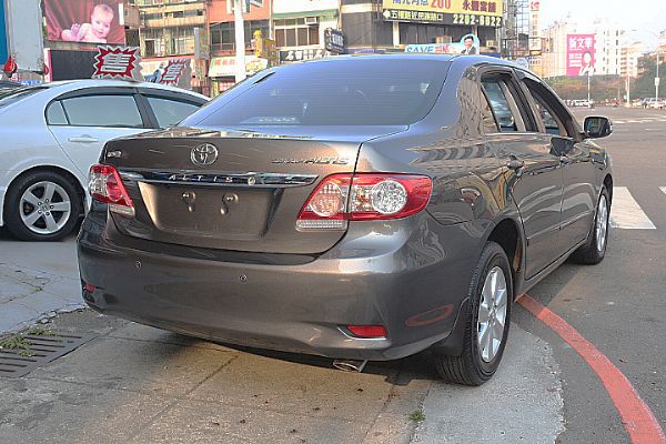 2011年 豐田 ALTIS 小改款 照片3