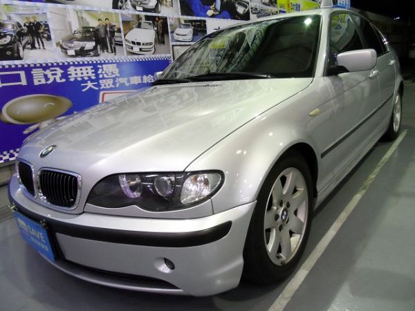 BMW 320i 照片1