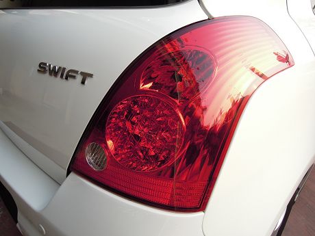 2007年Suzuki鈴木Swift 照片9