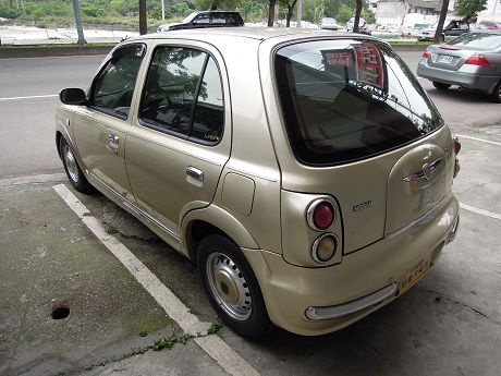 2005 Nissan 日產 Verit 照片10