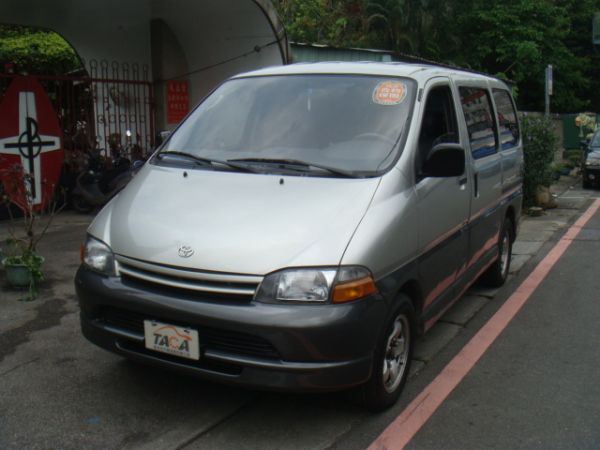 TOYOTA HIACE 照片1