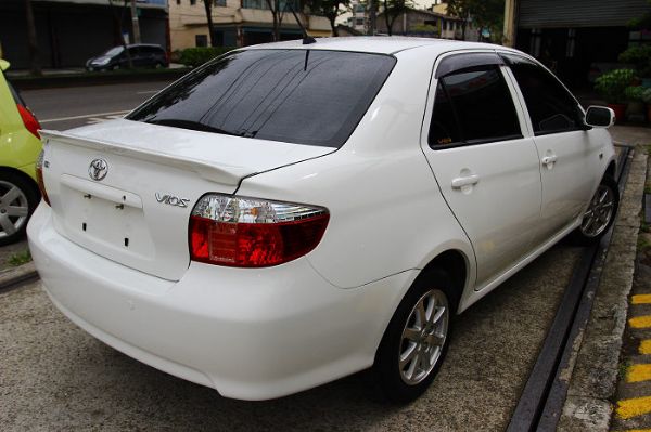 10年 豐田 VIOS 白色 1.5 照片2