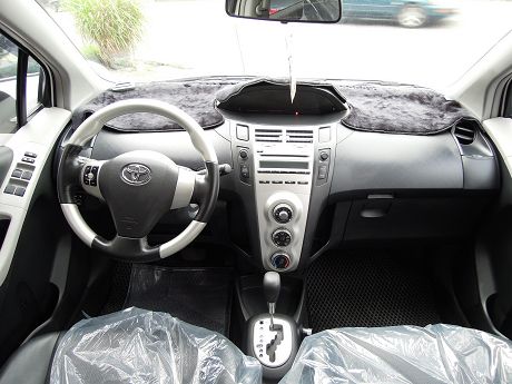 Toyota豐田 Yaris 照片2