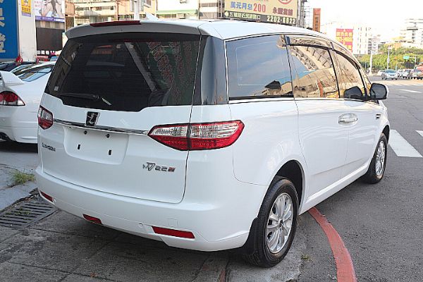 2013年 LUXGEN 7 MPV  照片3