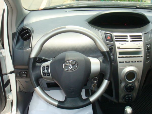 TOYOTA YARIS 照片9