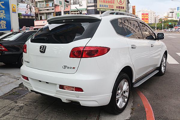 2013年 LUXGEN SUV 2.2 照片3