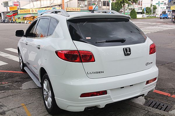 2013年 LUXGEN SUV 2.2 照片4