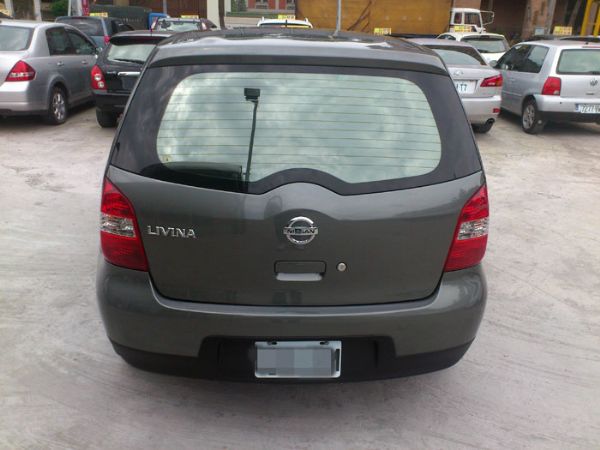 Nissan Livina 時尚深灰色 照片3