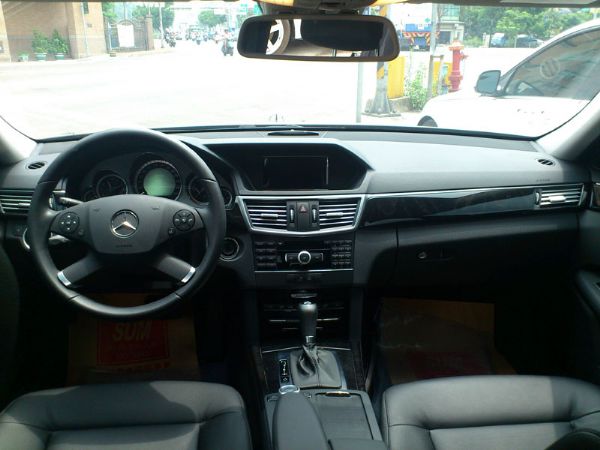 Benz E200 一手漂亮車 照片9