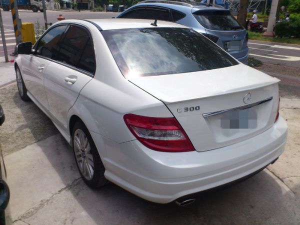 Benz C300 一手漂亮車庫車 照片4