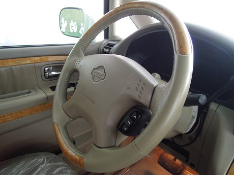 Nissan 日產 Serena QRV 照片3