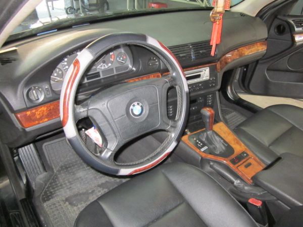 Bmw 523i E39型 2.5 照片3