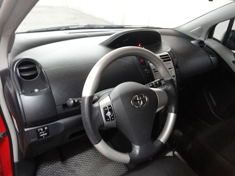 Toyota豐田 Yaris 照片3