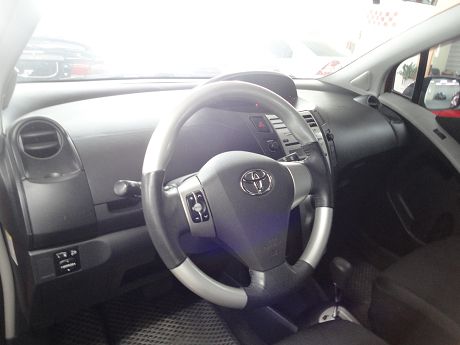 Toyota 豐田 Yaris 照片3