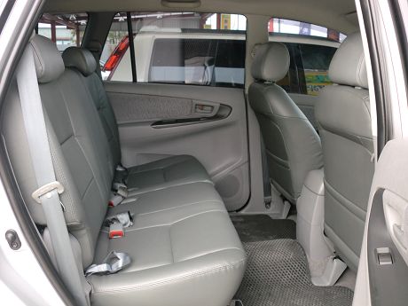 Toyota豐田 Innova 照片7