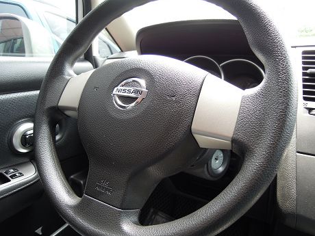 Nissan 日產 Tiida 照片3