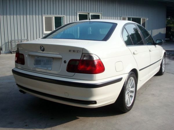 BMW 320I E46 98年2.0白 照片10