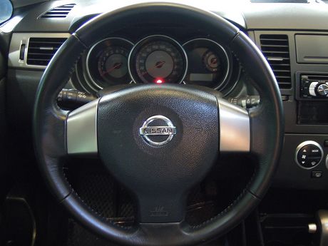 Nissan 日產 Tiida 照片5