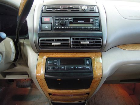 Nissan 日產 Serena QRV 照片8