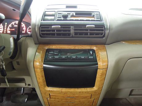 Nissan 日產 Serena QRV 照片7