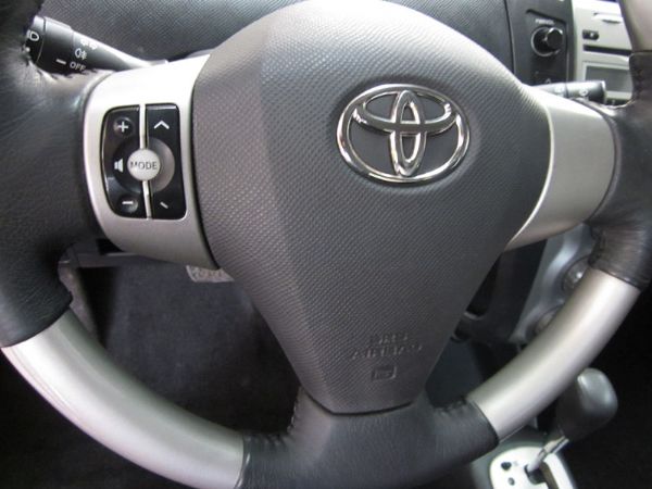 Toyota Yaris紅 優質省油小車 照片5