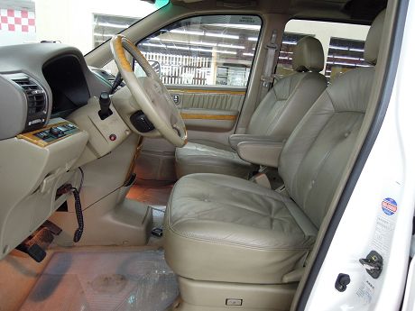 Nissan 日產 Serena QRV 照片6