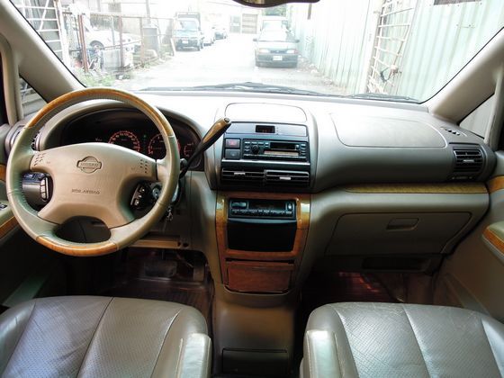 Nissan 日產 Serena QRV 照片2