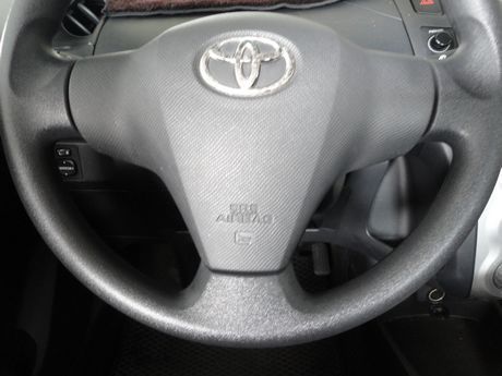 Toyota豐田 Yaris 照片4