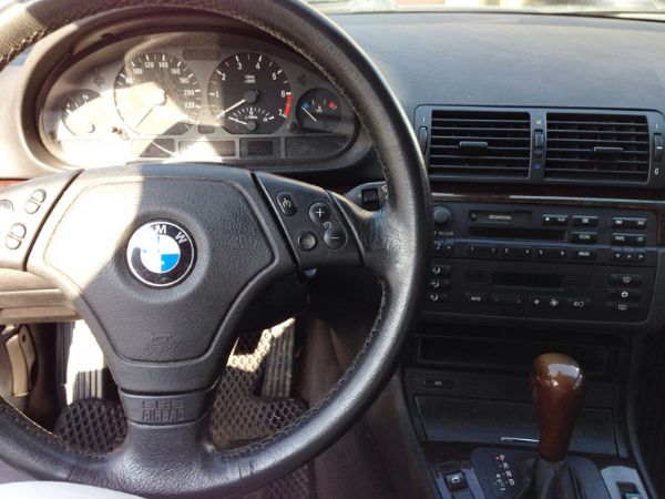 Bmw 323i  照片4