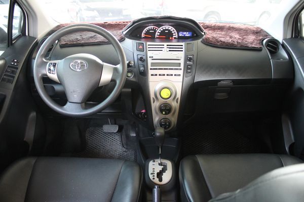 Toyota 豐田 Yaris G版 照片3