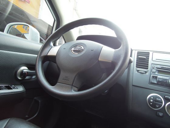 Nissan 日產 Tiida 照片3