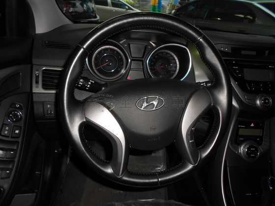 Hyundai 現代 Elantra 照片5