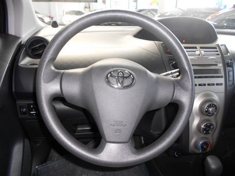 Toyota 豐田 Yaris 照片3